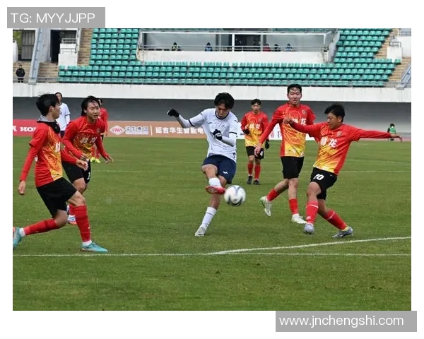 上海足球队的转型之路:从传统强队到现代化竞技新标杆 上海足球队的转型之路:从传统强队到现代化竞技新标杆