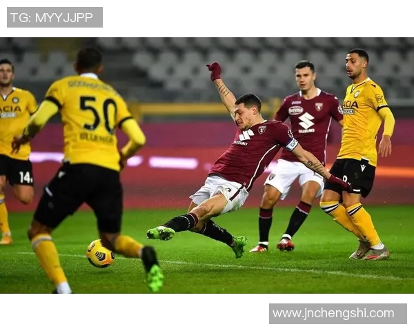 古比斯与罗瓦涅米的激烈对决揭示足球战术与团队精神的较量 古比斯与罗瓦涅米的激烈对决揭示足球战术与团队精神的较量