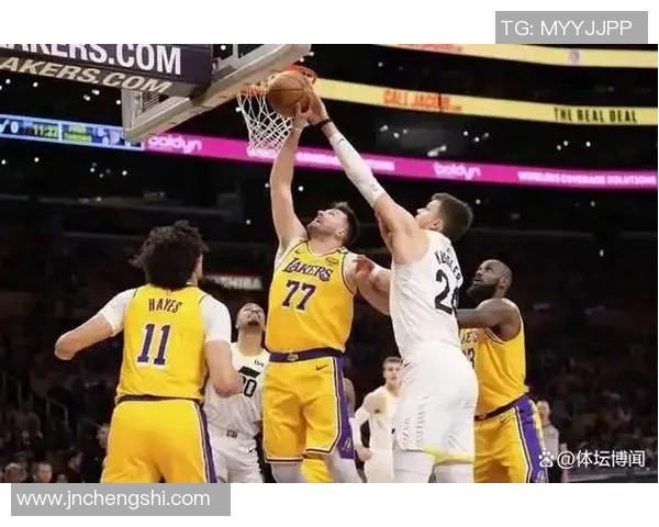 开拈者与湖人激战正酣谁能在季后赛中笑到最后争夺总冠军荣耀