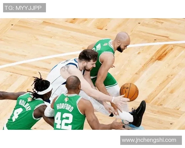 快船与凯尔特人激战正酣精彩直播尽在眼前不容错过