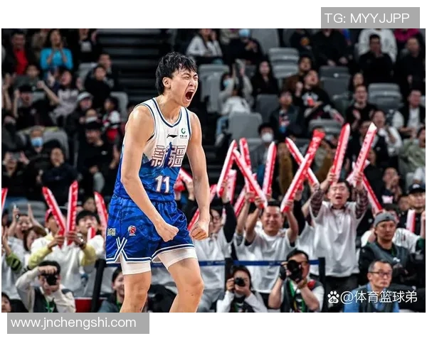 齐麟的崛起与挑战：探索新生代篮球运动员的成长之路与未来展望