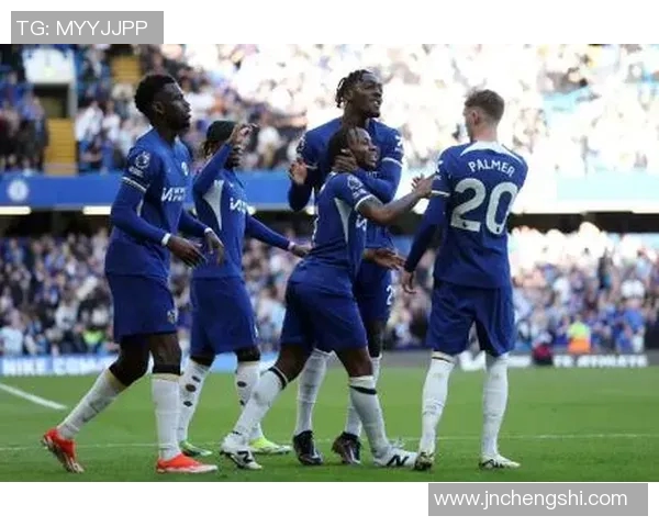 卢顿与曼联激战成平局双方各取一分展现顽强斗志