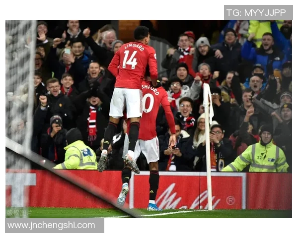 哥伦布队与新英格兰革命的激烈对决引发球迷热议与期待