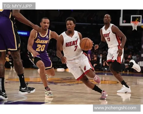 篮网与勇士激战正酣精彩开场介绍带你领略篮球盛宴